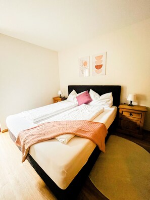 2 Schlafzimmer, Bügeleisen/Bügelbrett, kostenloses WLAN, Bettwäsche