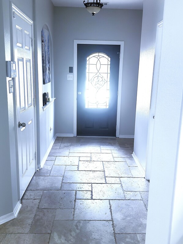 Interior - Charming 1-bedroom house with AC, WiFi in peaceful Katy, shared. (Katy)