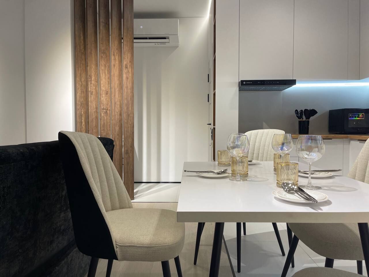 Family Studio Suite, Balcony, City View | Private kitchen | Electric kettle