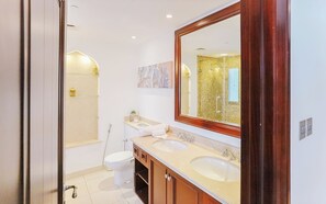 タオル、トイレットペーパー