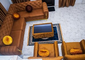 Smart TV - 4-Bedroom Duplex with Private Bathrooms in all Rooms (Lekki-Ajah Express Way)