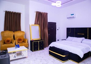 4 chambres, fer et planche à repasser, Wi-Fi, draps fournis