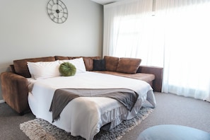 3 bedrooms, WiFi, bed sheets - The Residence Apartment Seven (New Plymouth)
