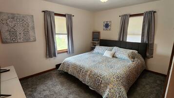 3 bedrooms, desk, iron/ironing board, travel crib