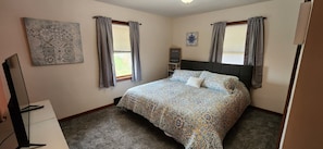 3 bedrooms, desk, iron/ironing board, travel cot