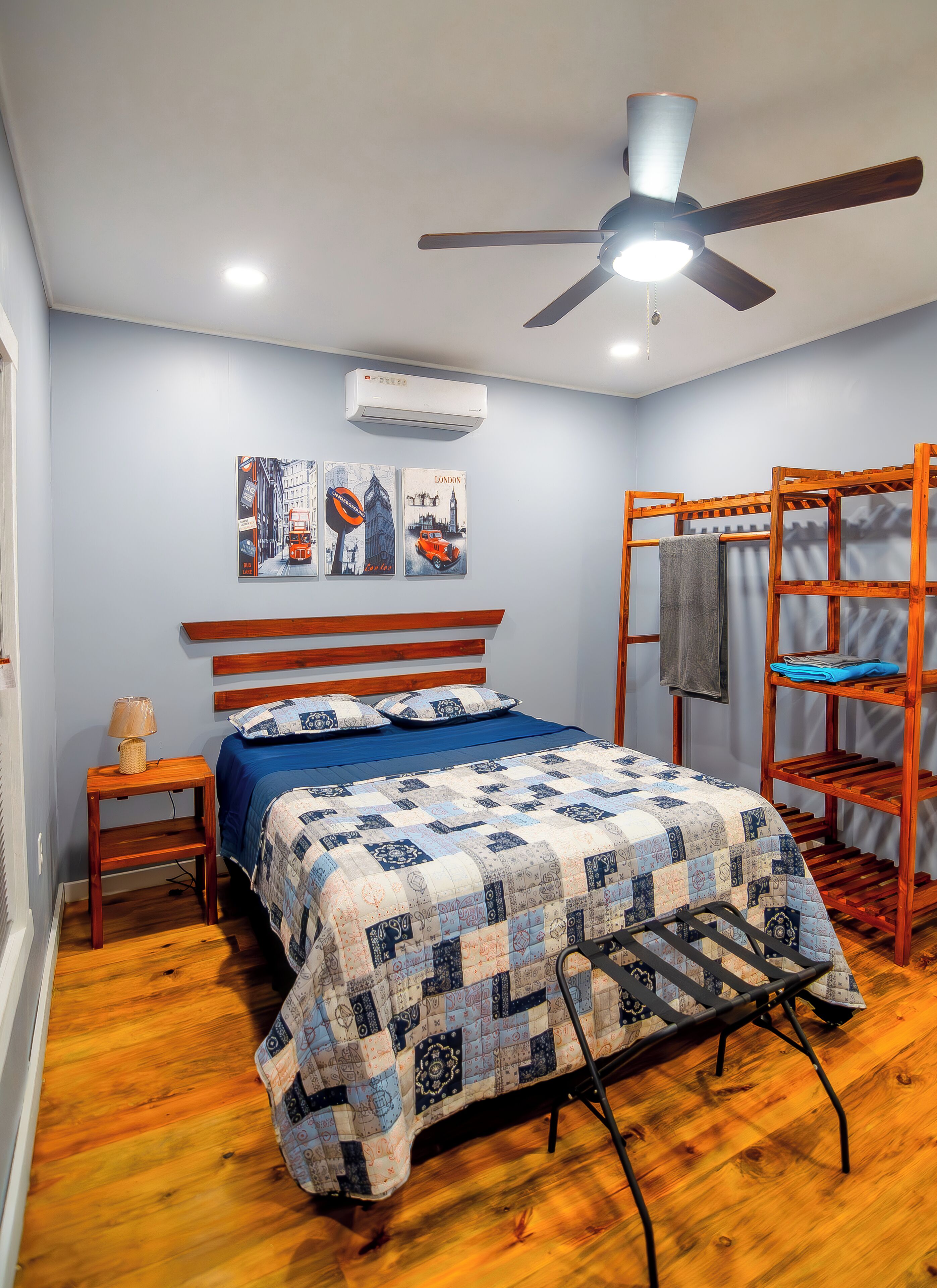 2 室のベッドルーム、アイロン / アイロン台、WiFi (無料)、ベッドシーツ