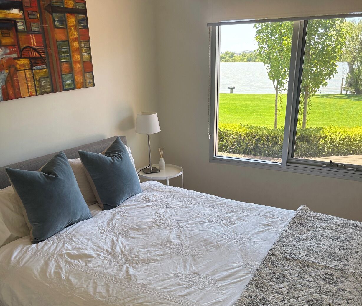 6 habitaciones, tabla de planchar con plancha, wifi y ropa de cama 