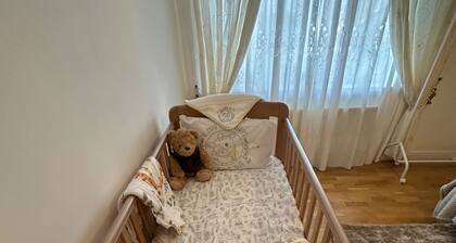Beautiful Family Town Home With Private Parking