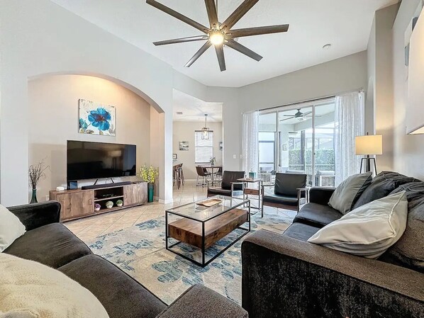 Smart TV, video games, DVD player, table football - Luxury 6-Bedroom Home with Pool & Spa Near Disney Orlando! (Davenport)