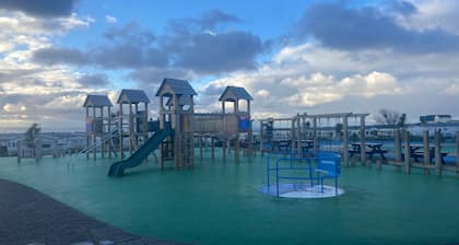 Family&dog-friendly caravan near Porthcawl beaches