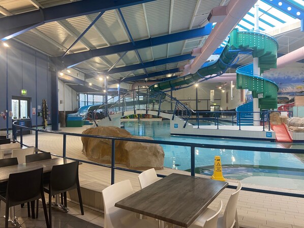 Indoor pool - Family&dog-friendly caravan near Porthcawl beaches (Porthcawl)