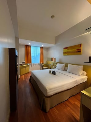 Desk, free WiFi - Horison Arcadia Wahid Hasyim (Jakarta)