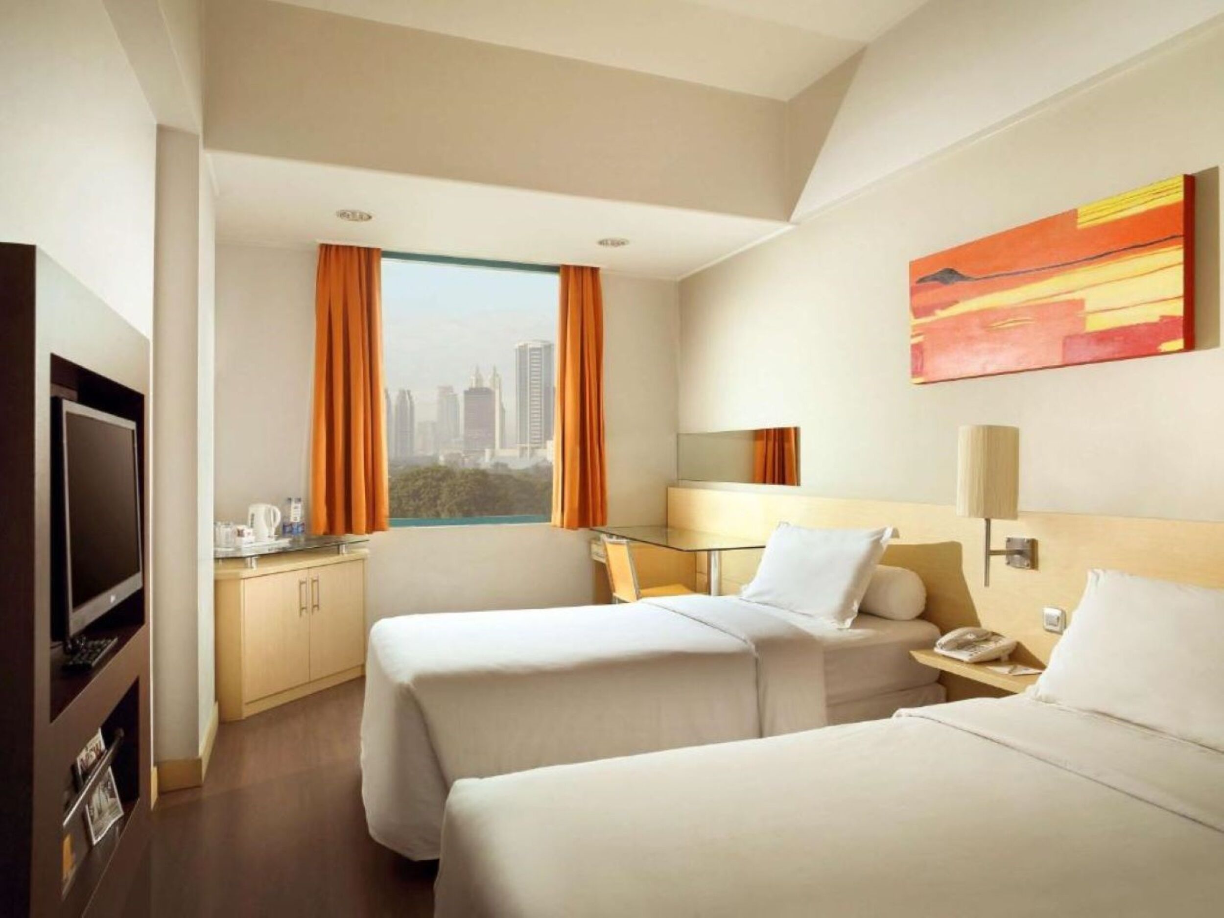 Habitación estándar con 2 camas individuales, vistas a la ciudad | Escritorio y wifi gratis
