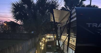 Cozy RV in Beach Art District in Melbourne with AC, WiFi, & Pet-Friendly!