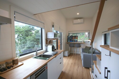 Kookaburra's Perch Tiny House. Secluded, Peaceful and Dog Friendly.
