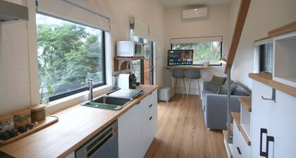 Kookaburra's Perch Tiny House. Secluded, Peaceful and Dog Friendly.