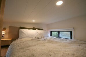 1 bedroom, desk, free WiFi, bed sheets