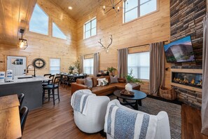 Smart TV, chimenea, videojuegos y futbolito