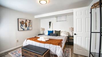 Bureau, fer et planche Ă repasser, Wi-Fi gratuit, draps fournis