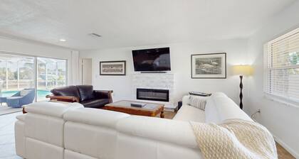 Canal front home with private pool, internet, and washer and dryer.