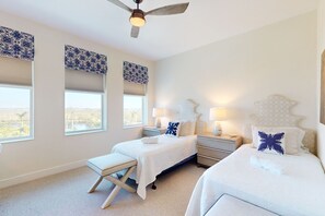 2 bedrooms, iron/ironing board, internet, bed sheets - Luxurious home with AC, Wifi, resort style amenities and close to Gulf beaches (Bradenton)