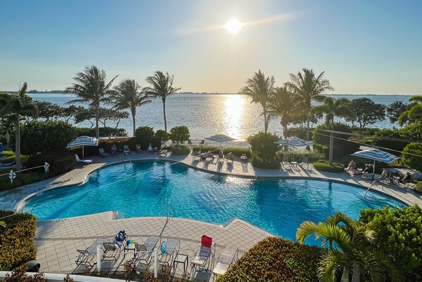 A heated pool - Luxurious home with AC, Wifi, resort style amenities and close to Gulf beaches (Bradenton)