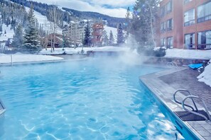 Et oppvarmet basseng