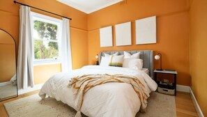 3 habitaciones, tabla de planchar con plancha, wifi y ropa de cama 