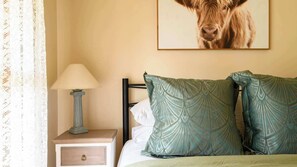 3 chambres, fer et planche à repasser, Wi-Fi, draps fournis