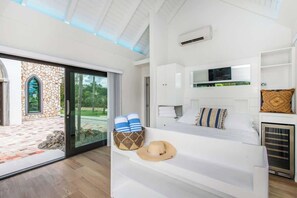 7 bedrooms, iron/ironing board, WiFi, bed sheets