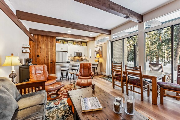 TV, fireplace, offices