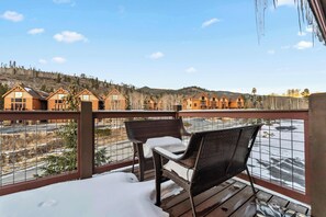 Property grounds - Modern Keystone Townhome Next to River Run Village (Keystone)