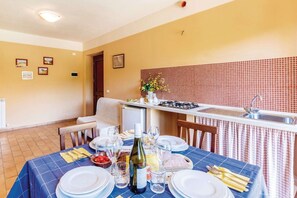 Private kitchen - Apartment in Marche Near Urbino and Pool (Apecchio)