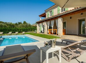Villa | Pool | Indoor pool, outdoor pool - Villa in Srebrnici With Pool Near Marea Beach (Visnjan)