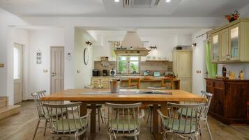 Villa | Dining