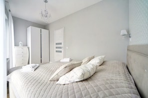 House | 2 bedrooms, individually furnished, iron/ironing board