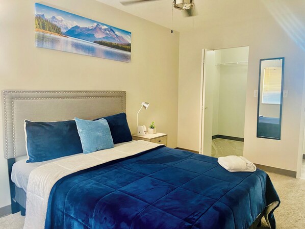 2 soverom, skrivebord, strykejern/-brett og wi-fi (inkludert)