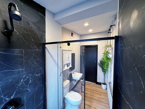 Towels, soap, shampoo, toilet paper - Brand New Private Share Room (Englewood)