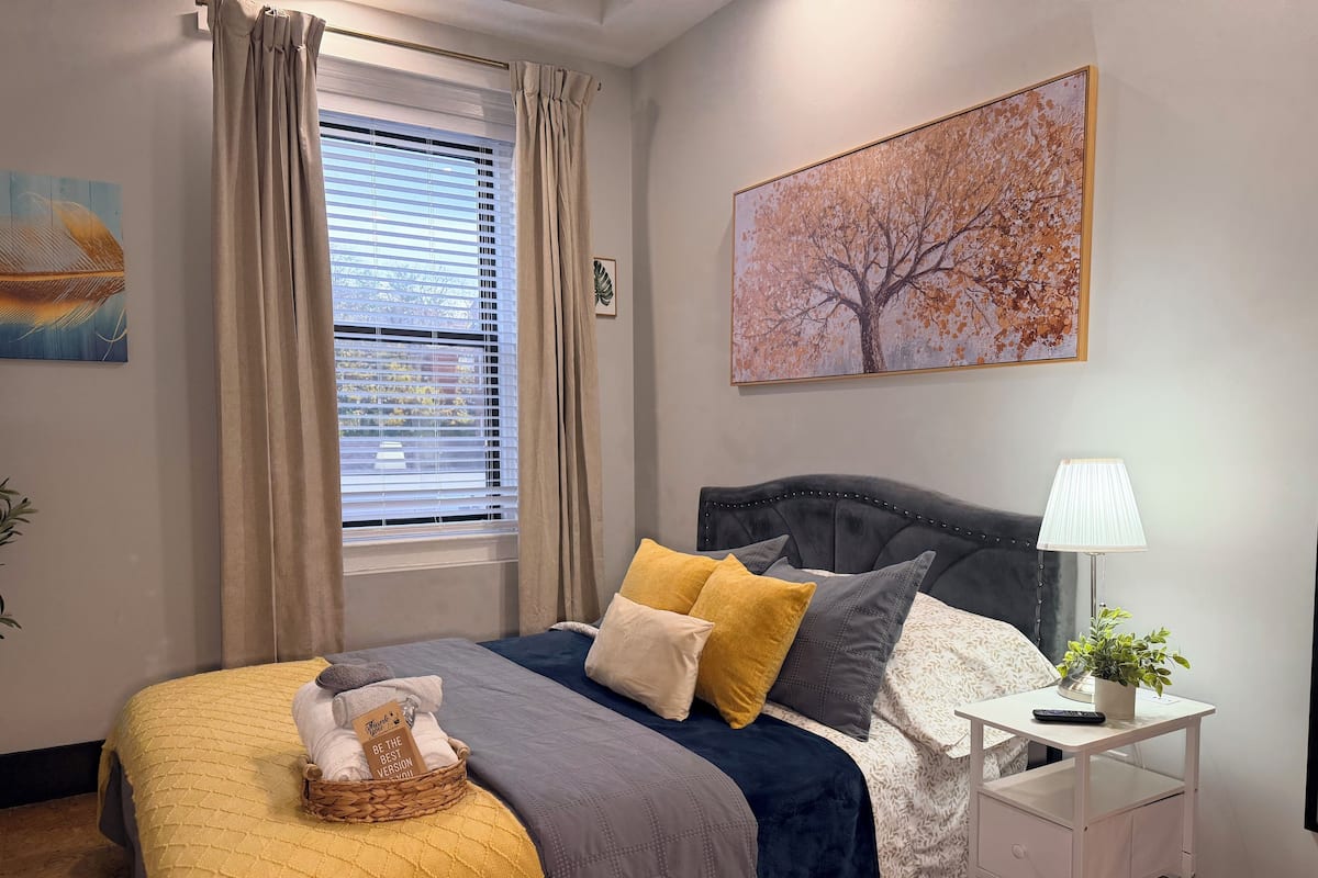 Modern Private Rood Yellow