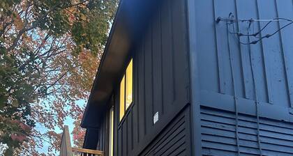 New 2024-Renovated Modern Farmhouse - Top Floor Unit