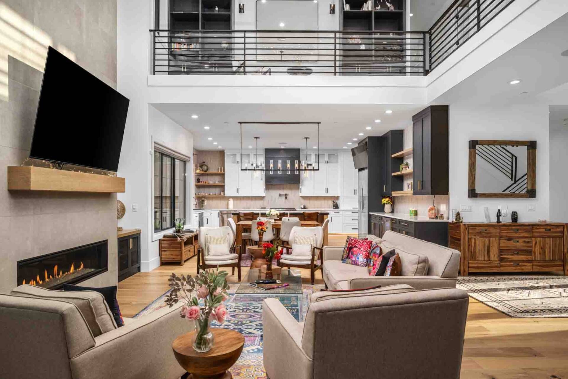 TV, fireplace, ping pong, books