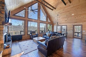 Smart-tv, pejs, bordtennisbord