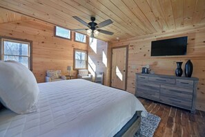 4 bedrooms, desk, free WiFi, bed sheets