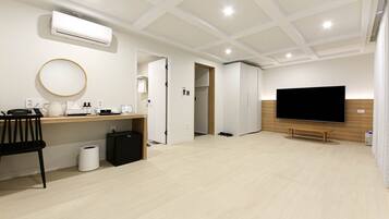 Ondol Terrace | Premium bedding, individually decorated, individually furnished, desk