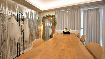 Party Room | Hochwertige Bettwaren, individuell dekoriert, individuell eingerichtet