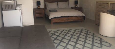 1 bedroom, in-room safe, desk, WiFi