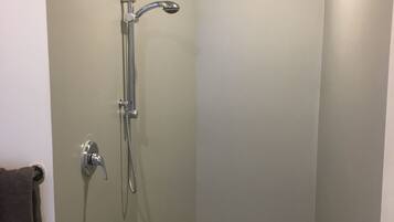 Asciugacapelli, asciugamani, sapone, shampoo