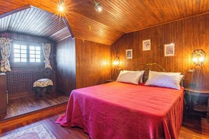 Familie villa, 4 slaapkamers, koelkast en magnetron, uitzicht op gebergte (Chalet Miralago) | 4 slaapkamers, gratis wifi, beddengoed