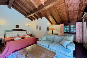 Perhehuvila, useita makuuhuoneita, jääkaappi ja mikroaaltouuni, vuorten lähellä (Chalet Miralago) | 4 makuuhuonetta, ilmainen Wi-Fi, vuodevaatteet