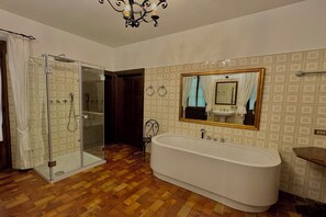 Family Villa, Multiple Bedrooms, Refrigerator & Microwave, Mountainside (Chalet Miralago) | Bathroom
